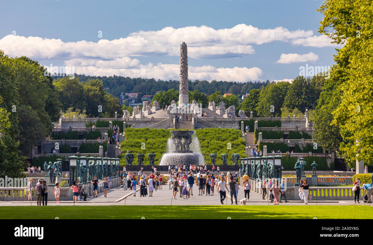 OSLO, Norvegia - monolito al centro di Vigeland Sculpture installazione, nel Parco Frogner. Foto Stock