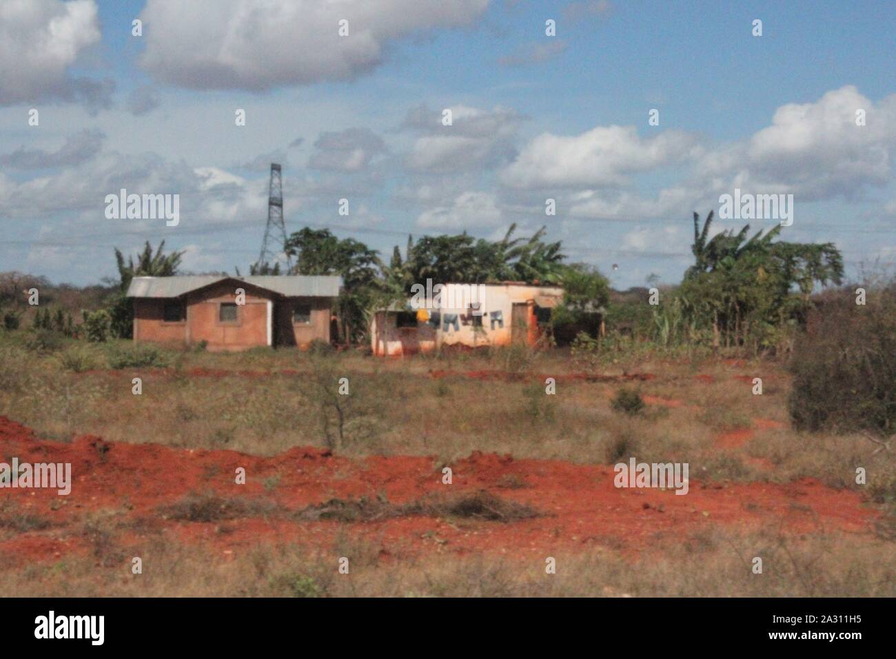 Strada di Mombasa in Kenya, estate 2015 (km 55): Piccolo agriturismo nella zona Buchuma Foto Stock