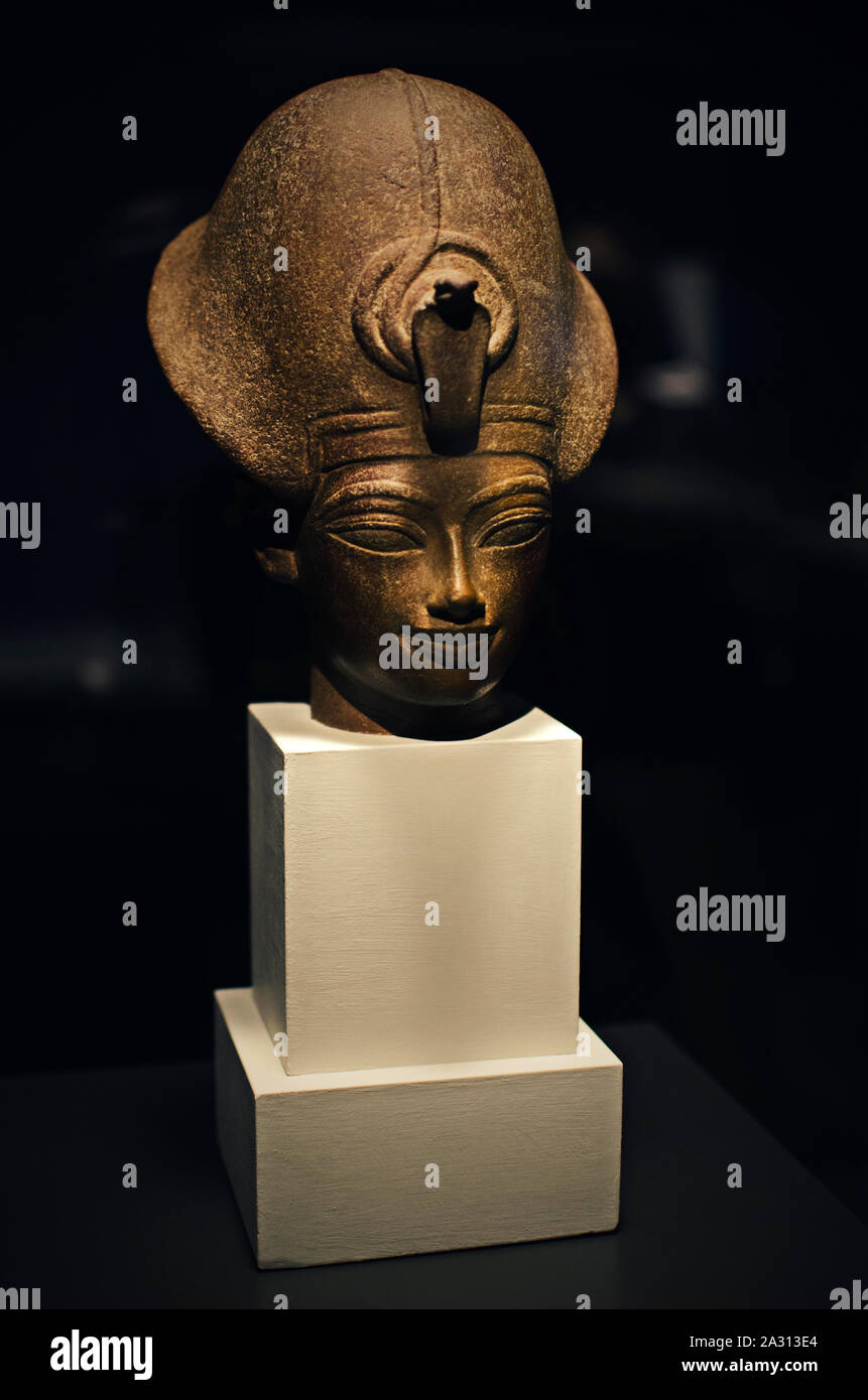 Testa del faraone Amenhotep III in CaixaForum, Siviglia, Spagna Foto Stock