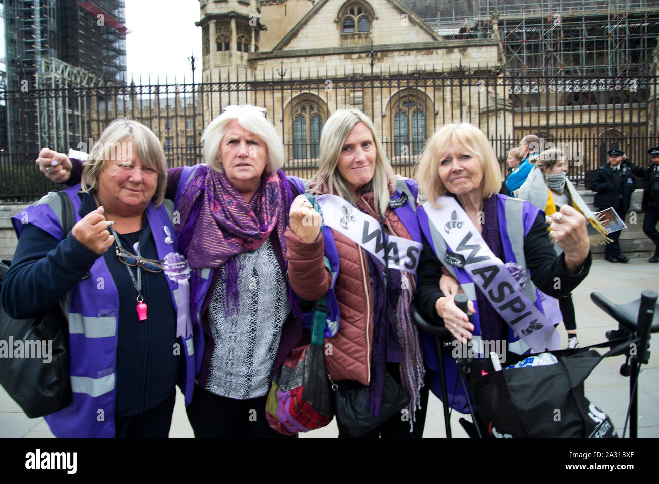 La piazza del Parlamento, Londra 3 ottobre 2019. Waspi (Donne contro la pensione statale di disuguaglianza) donne dopo la sconfitta in Alta Corte per la retromarcia Foto Stock