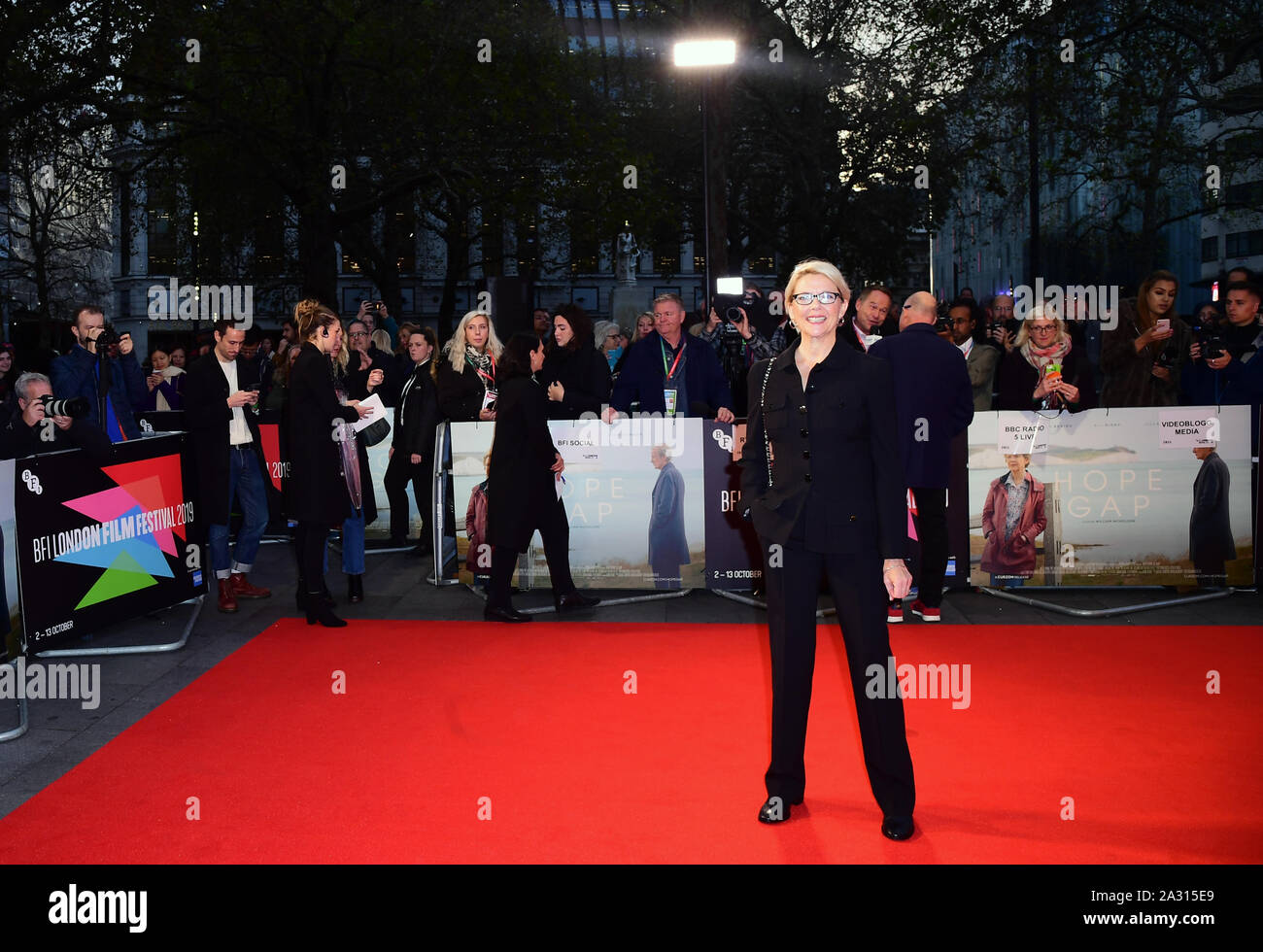 Annette Bening durante la speranza Gap UK Premiere al Luxe Odeon Leicester Square, Londra. PA Le immagini foto. Picture Data: Venerdì 4 ottobre 2019. Vedere PA storia SHOWBIZ speranza. Foto di credito dovrebbe leggere: Ian West/PA FILO Foto Stock