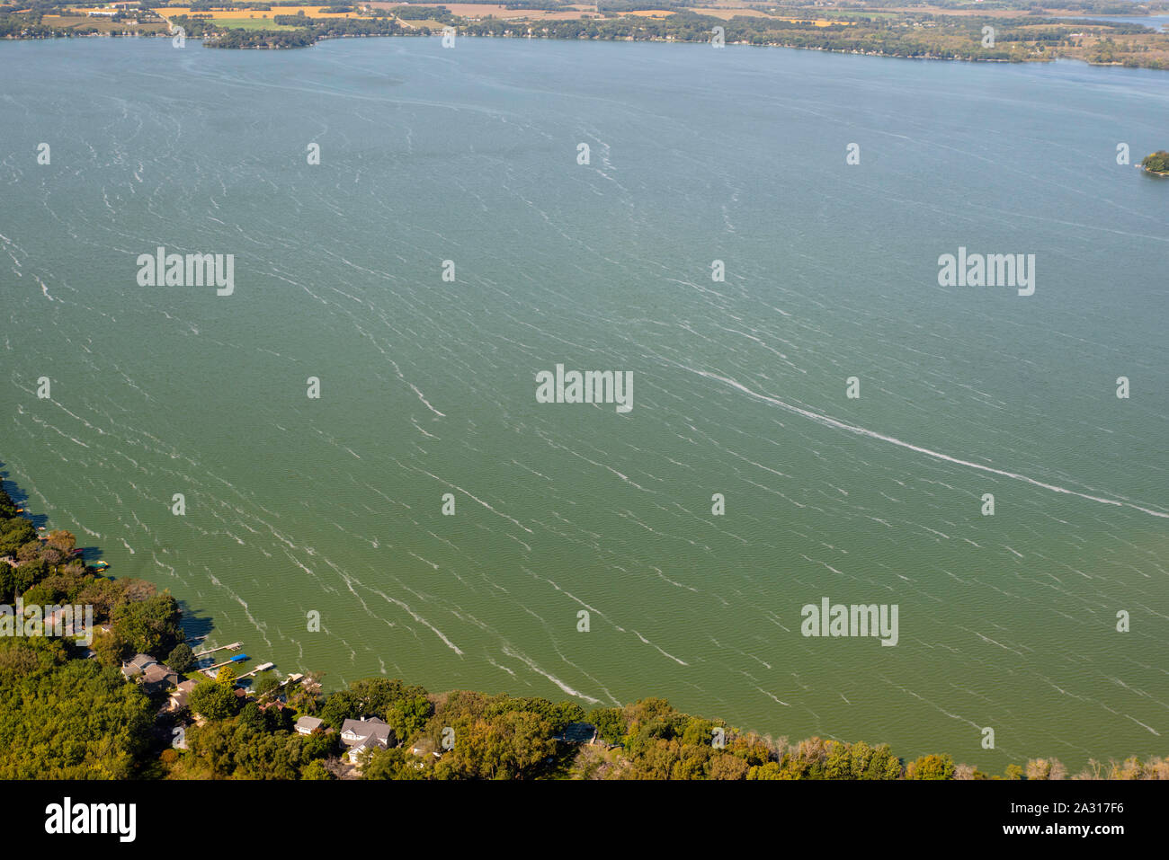 Fotografia aerea di Langmuir correnti sul lago Kegonsa, Wisconsin, Stati Uniti d'America. Foto Stock