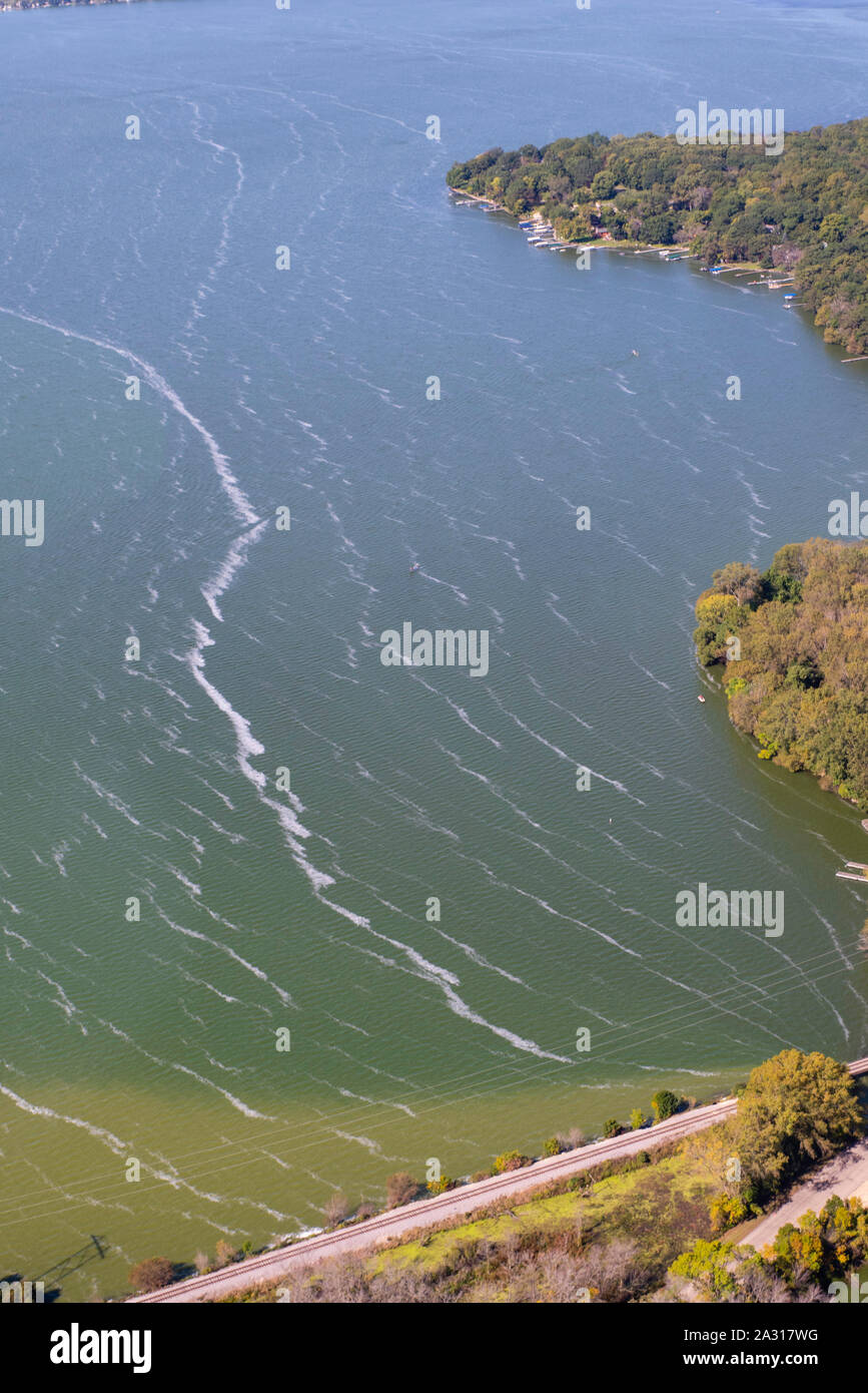 Fotografia aerea di Langmuir correnti sul lago Kegonsa, Wisconsin, Stati Uniti d'America. Foto Stock