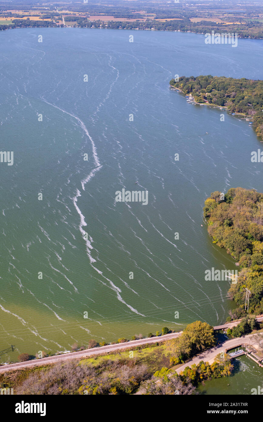Fotografia aerea di Langmuir correnti sul lago Kegonsa, Wisconsin, Stati Uniti d'America. Foto Stock