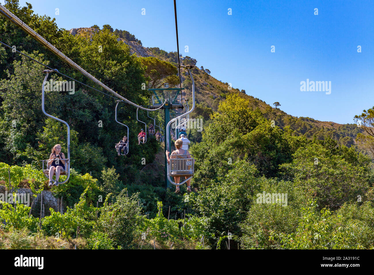 Seggiovia ride al Monte Solaro, Capri Foto Stock