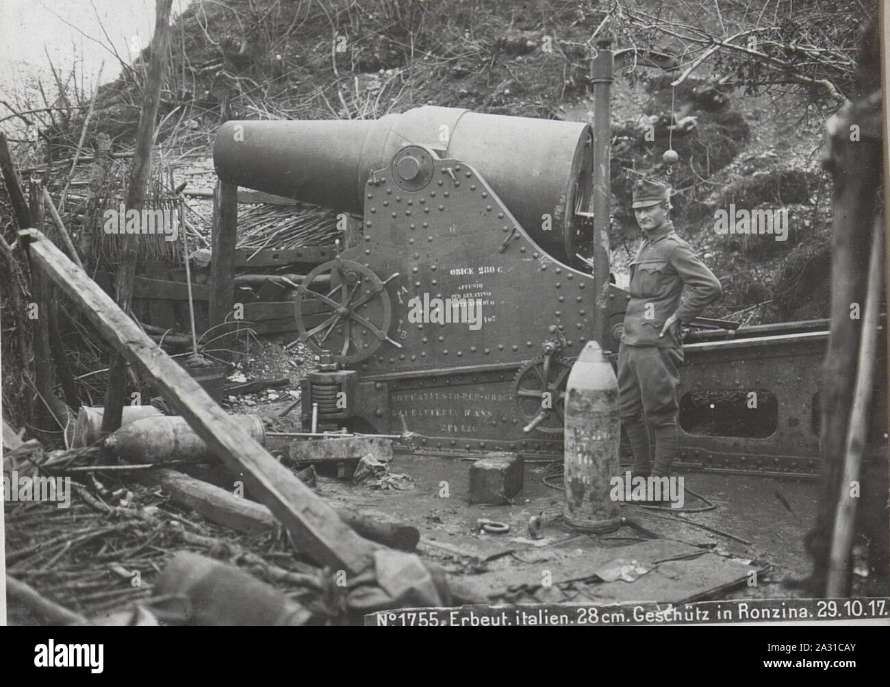 Erbeut.italien.28cm.Geschütz in Ronzina.29.10.17. Foto Stock