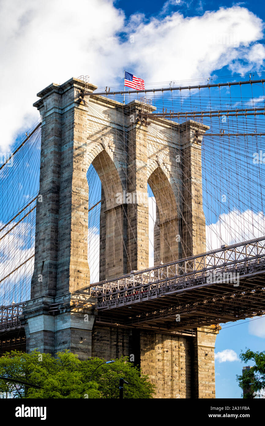 Verticale del Ponte di Brooklyn a New York City, Stati Uniti d'America. Foto Stock