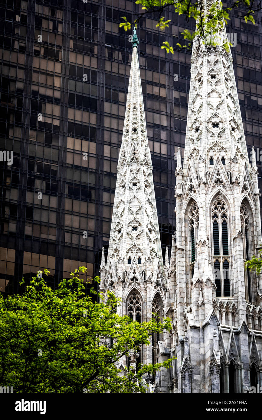 Le torri della cattedrale di San Patrizio a New York City, Stati Uniti d'America. Foto Stock