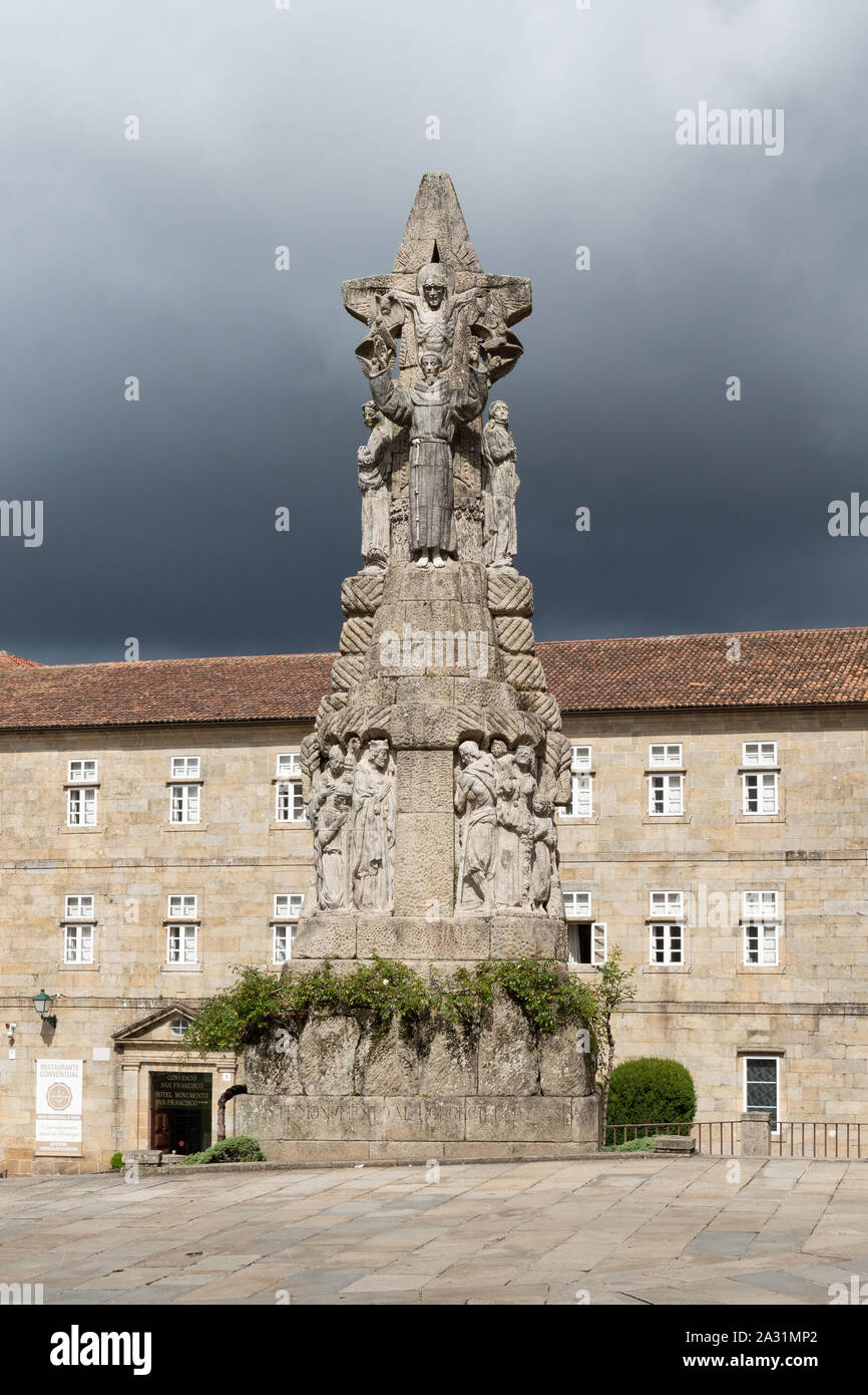 San Francesco d Assisi statua che si trova nella parte anteriore del San Francisco Hotel Monumento, Santiago de Compostela, Galizia, Spagna Foto Stock
