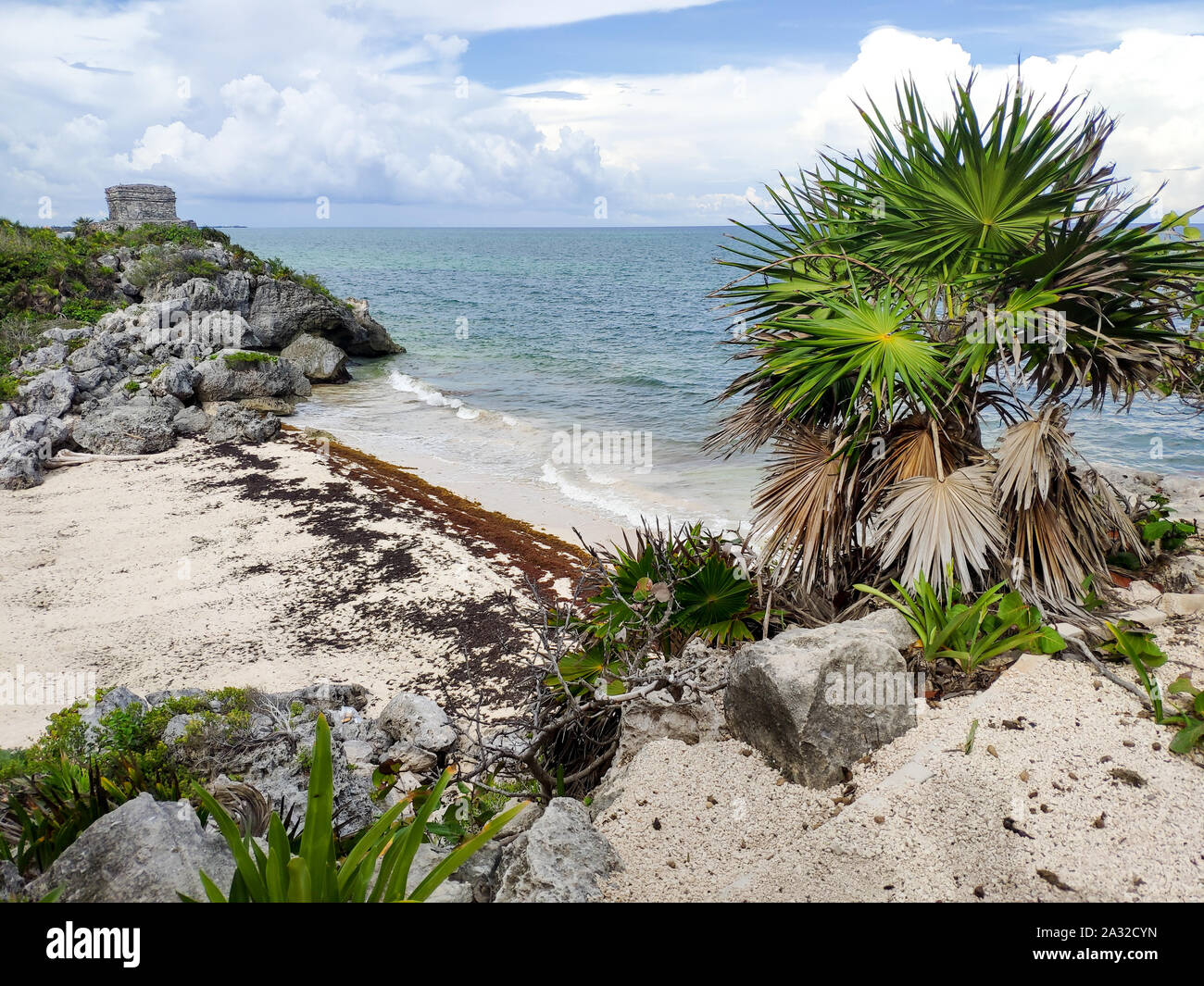 Viste dello Yucatan rovine di Tulum nei Caraibi in una giornata di sole. Messico Foto Stock