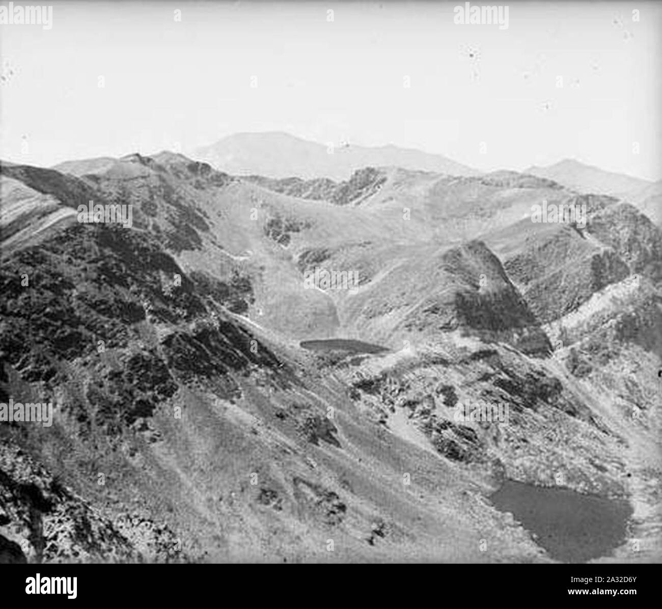 Estanys del Pirineu francès i Pics de la Vaca des del pic de l'Infern (ritagliate). Foto Stock