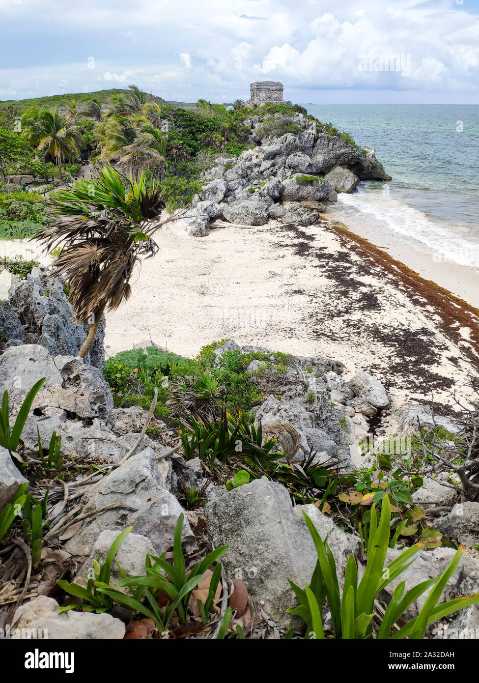 Viste dello Yucatan rovine di Tulum nei Caraibi in una giornata di sole. Messico Foto Stock