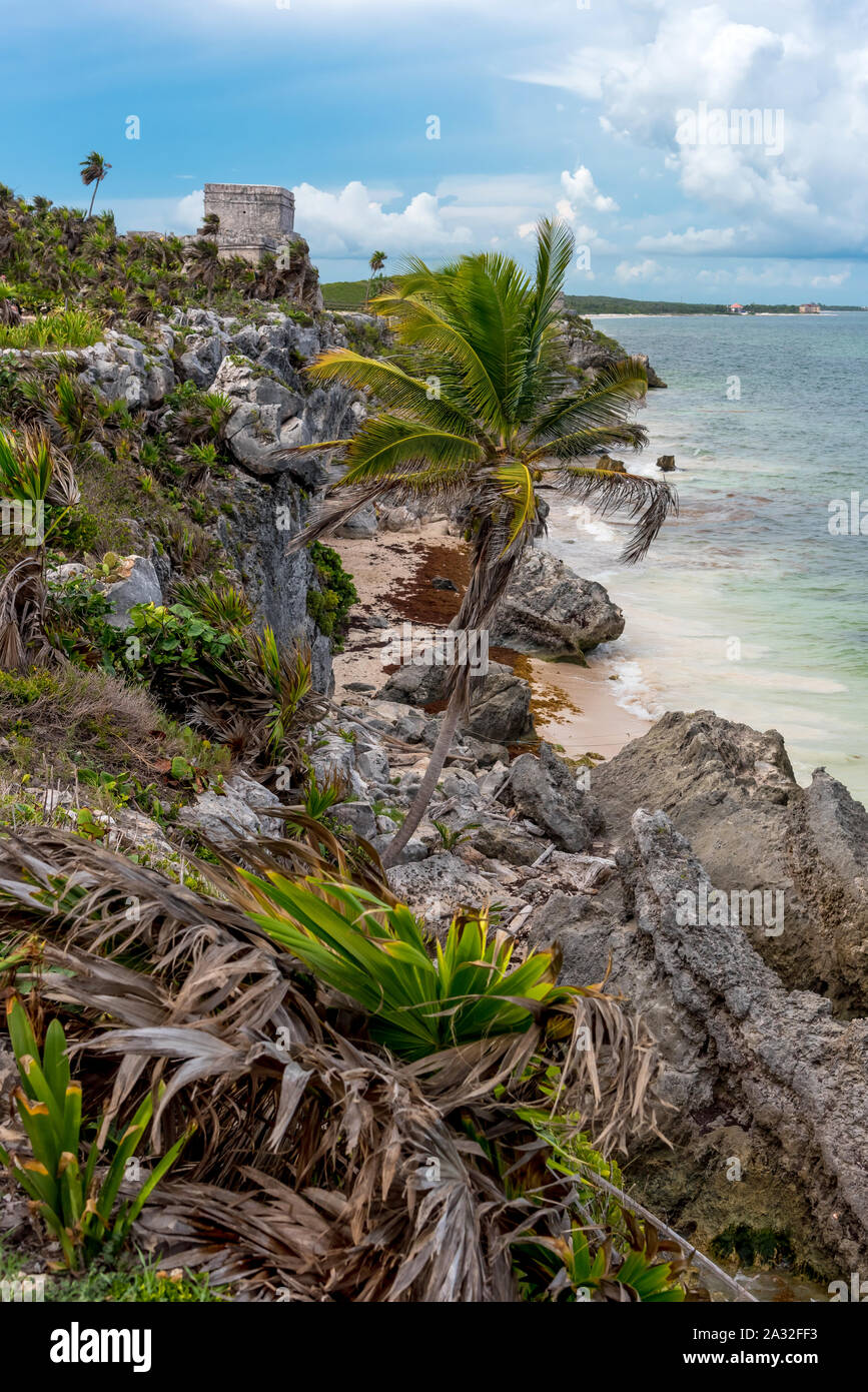 Viste dello Yucatan rovine di Tulum nei Caraibi in una giornata di sole. Messico Foto Stock