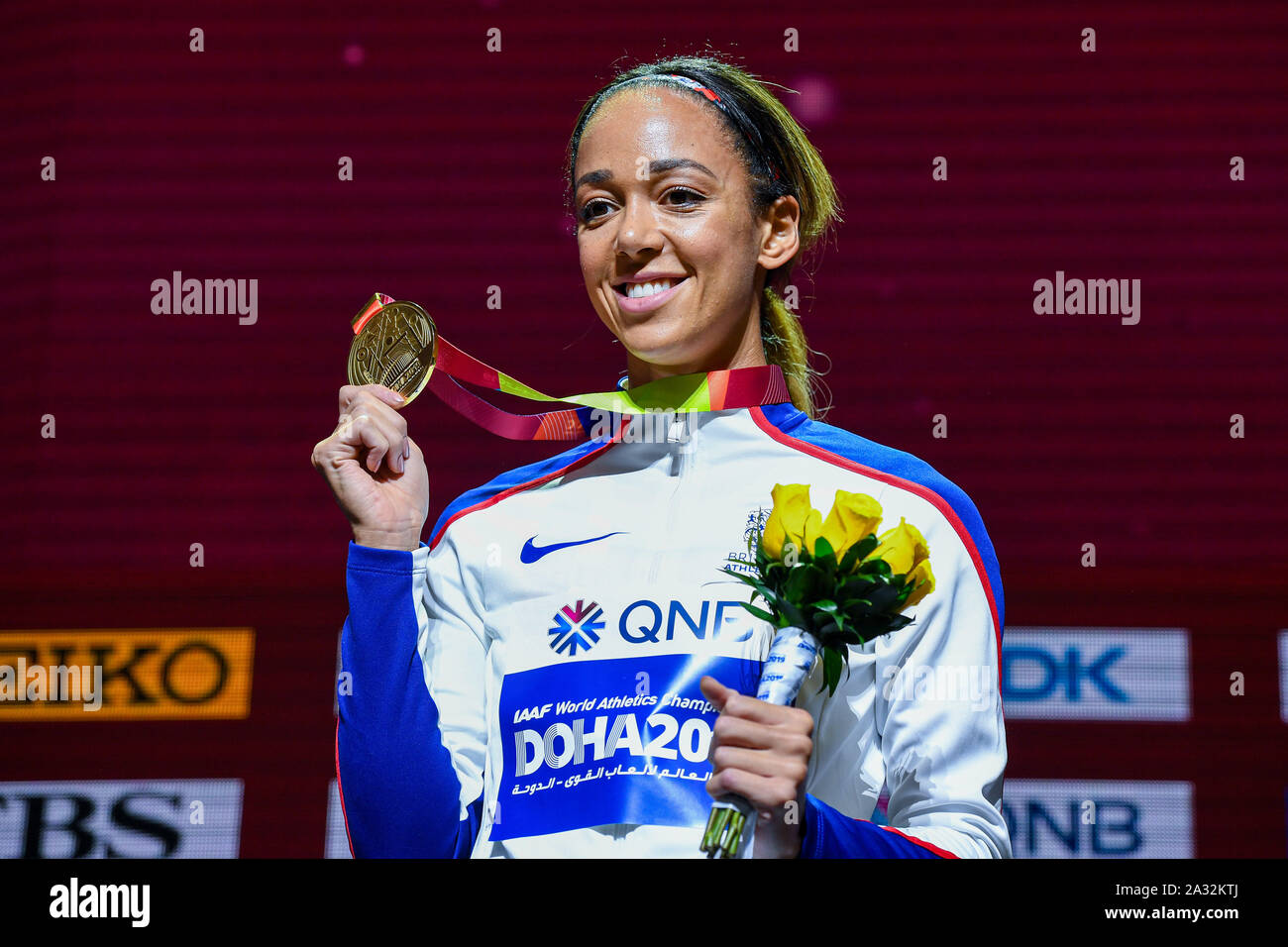 Doha in Qatar. 04 ott 2019. Katarina Johnson-Thomas di Gran Bretagna presso la premiazione durante il giorno 8 della IAAF mondiale di atletica - Doha 2019 Al Khalifa International Stadium di Venerdì, Ottobre 04, 2019 a Doha, in Qatar. Credito: Taka Wu/Alamy Live News Foto Stock