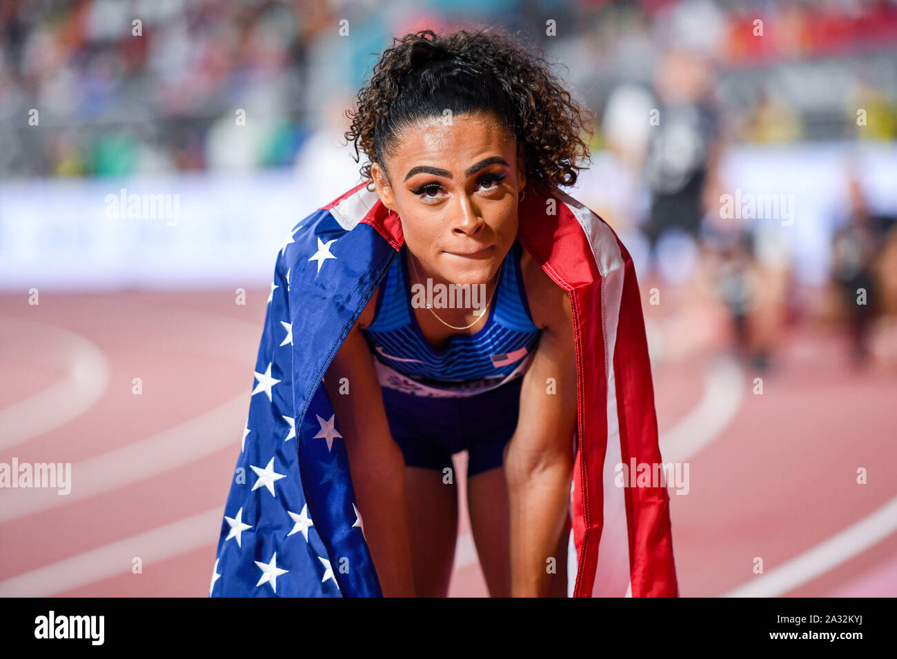 Doha in Qatar. 04 ott 2019. Sydney McLaughlin di Stati Uniti d'America celebra dopo le Donne 400m Ostacoli Finale durante il giorno 8 della IAAF mondiale di atletica - Doha 2019 Al Khalifa International Stadium di Venerdì, Ottobre 04, 2019 a Doha, in Qatar. Credito: Taka Wu/Alamy Live News Foto Stock