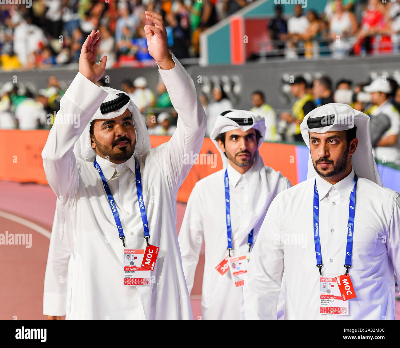 Doha in Qatar. 04 ott 2019. La direttiva LOC Presidente - JHK Al-Thani saluta gli spettatori durante il giorno 8 della IAAF mondiale di atletica - Doha 2019 Al Khalifa International Stadium di Venerdì, Ottobre 04, 2019 a Doha, in Qatar. Credito: Taka Wu/Alamy Live News Foto Stock