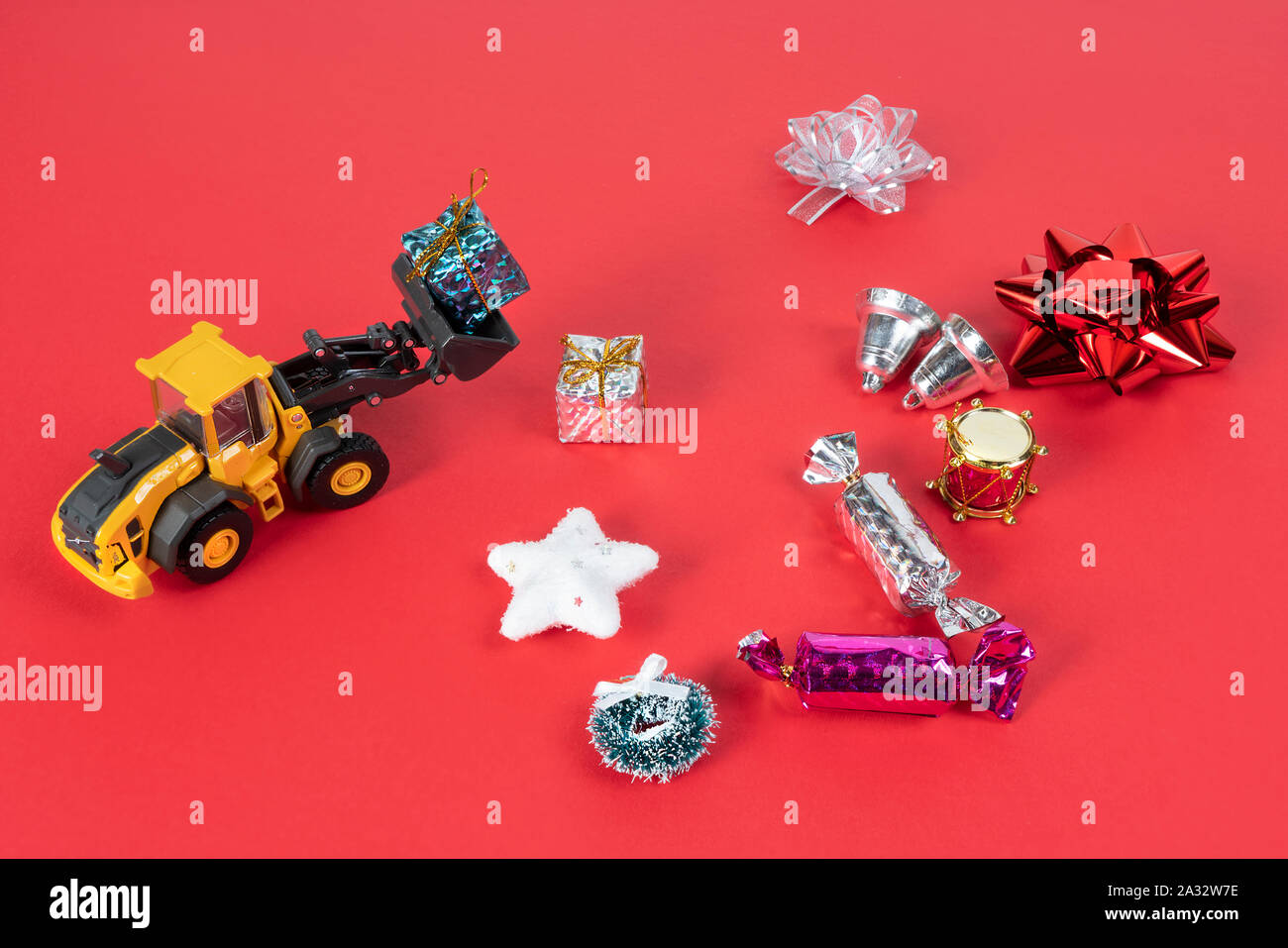 È tempo di lavorare per preparare i regali di Natale Foto Stock