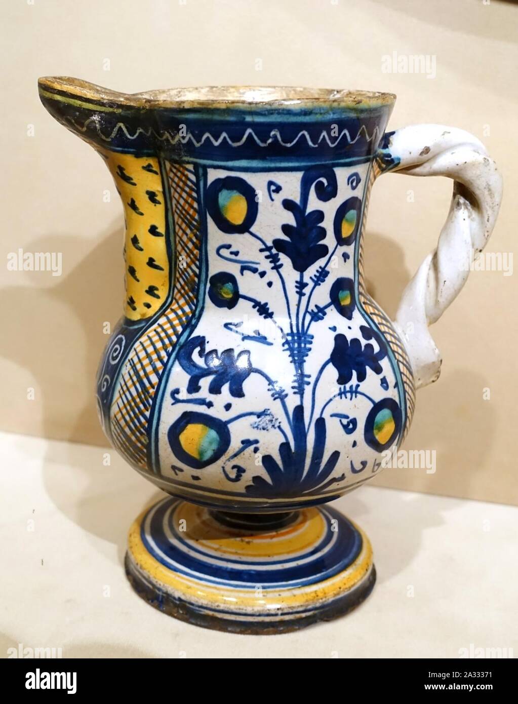 Ewer, Italiano, Castello, 1520-1530, terracotta invetriata Foto Stock