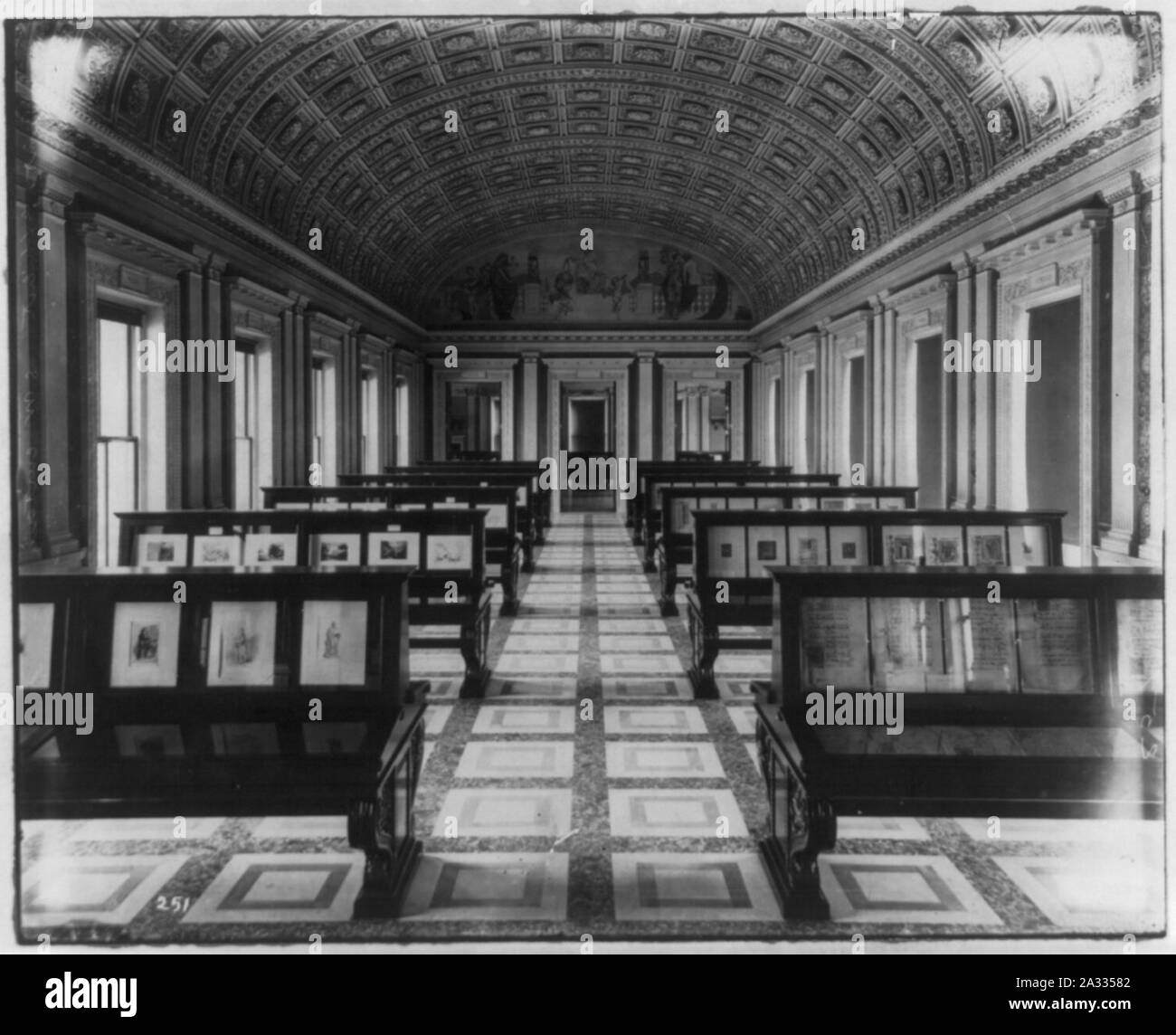 Area espositiva secondo piano, southwest gallery, la Biblioteca del Congresso, guardando verso il murale chiamato "Le scienze" Foto Stock