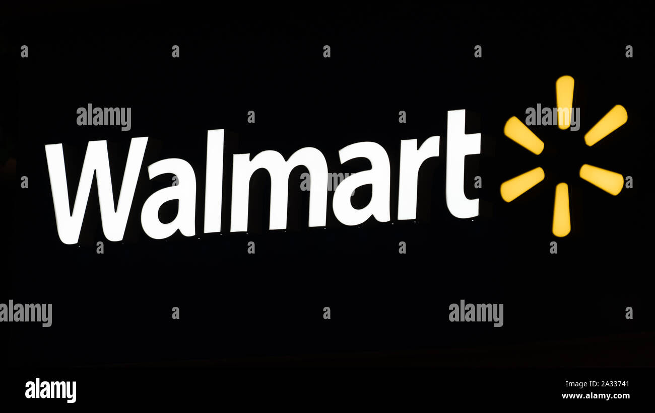 Walmart logo e nome isolato su sfondo nero Foto Stock