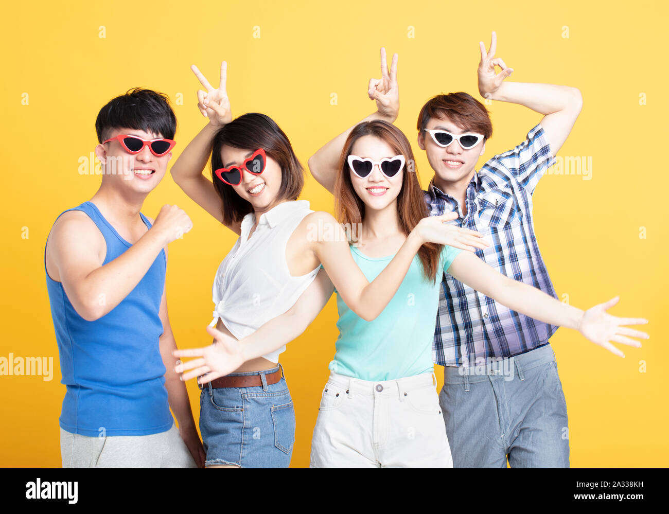 Felice gruppo giovane con estate abbigliamento casual Foto Stock