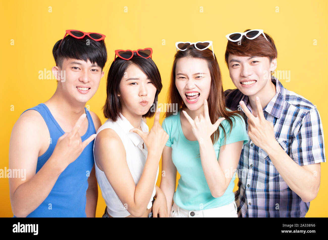 Felice gruppo giovane con estate abbigliamento casual Foto Stock