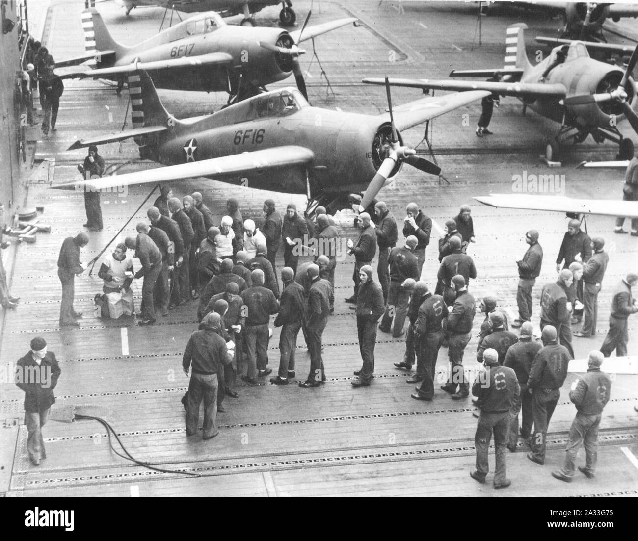 F4F-4s di VF-6 sulla USS Enterprise (CV-6) nel mese di aprile 1942. Foto Stock