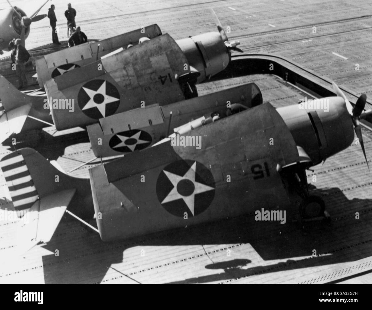 F4fs in ascensore di USS Enterprise (CV-6) aprile 1942. Foto Stock