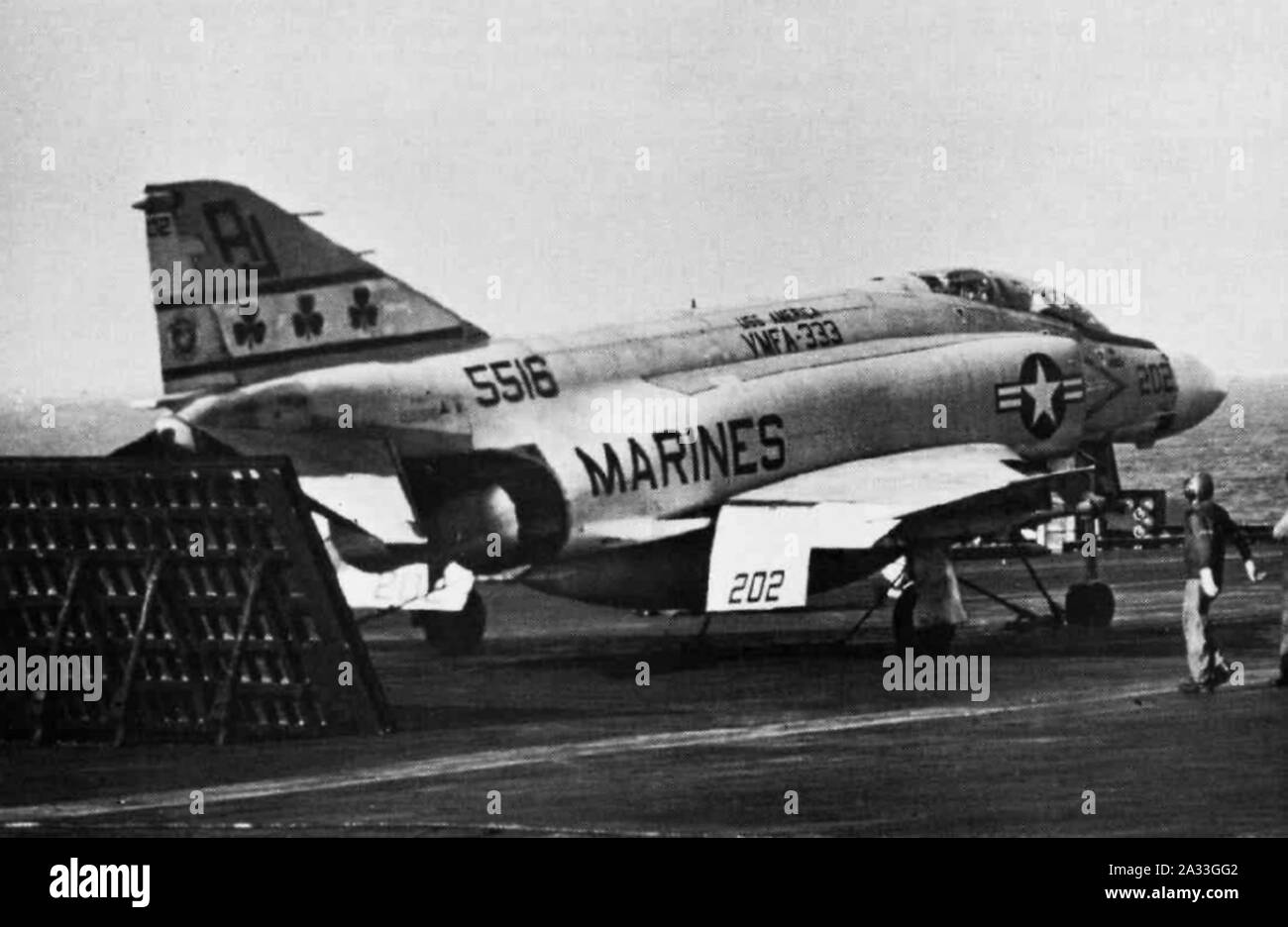 F-4J VMFA-333 su cat di USS America (CVA-66) 1971. Foto Stock