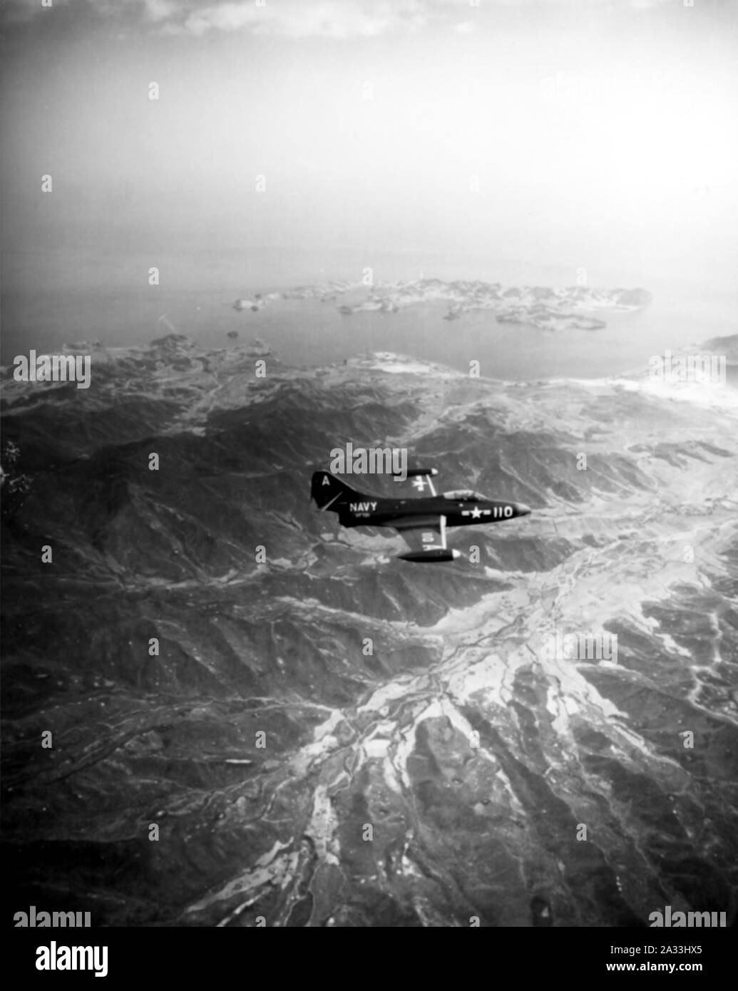 F9F-2 Panther di VF-721 in volo sopra la Corea nel giugno 1951. Foto Stock