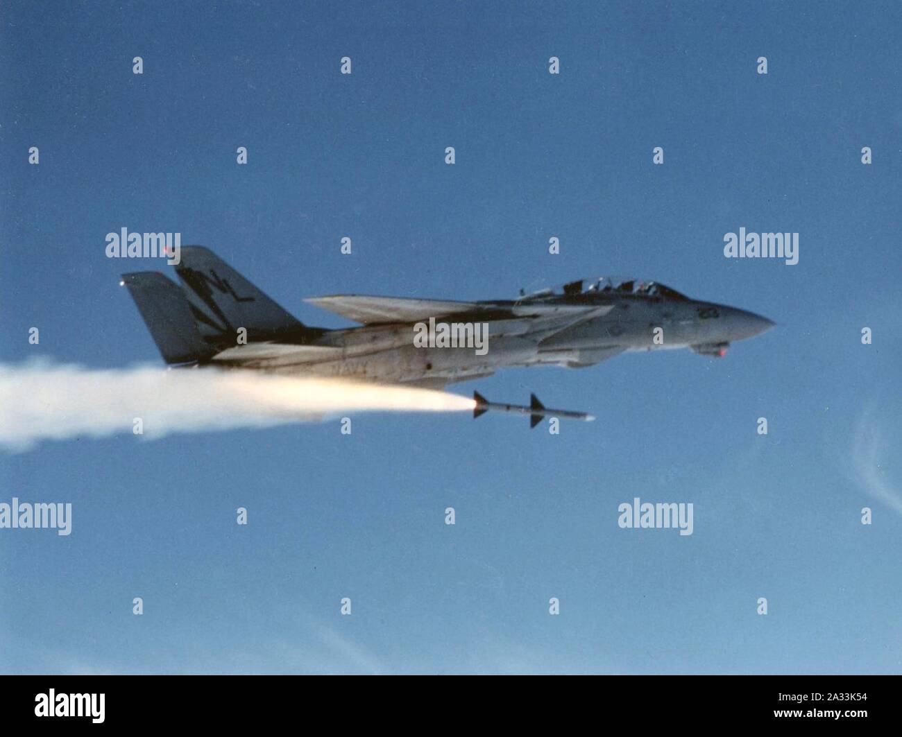 F-14A Tomcat del VF-111 lancia AIM-7M nel febbraio 1991. Foto Stock