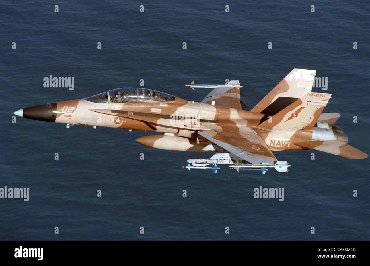F-18B NSAWC in volo off San Clemente in Isola 1999. Foto Stock
