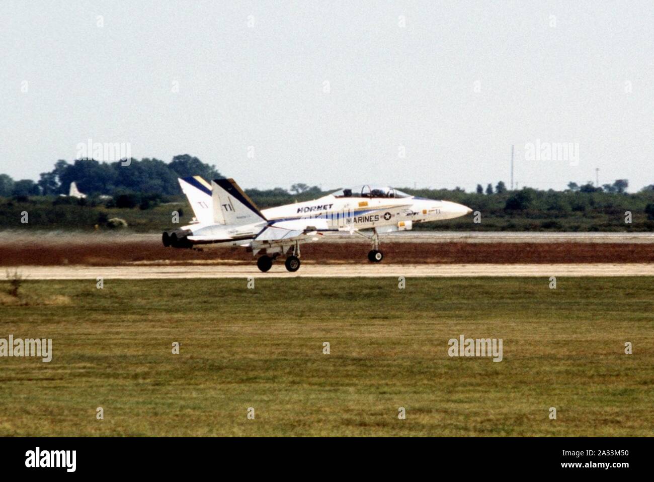 F-18B prototipo decollare su NAS Patuxent River 1981. Foto Stock