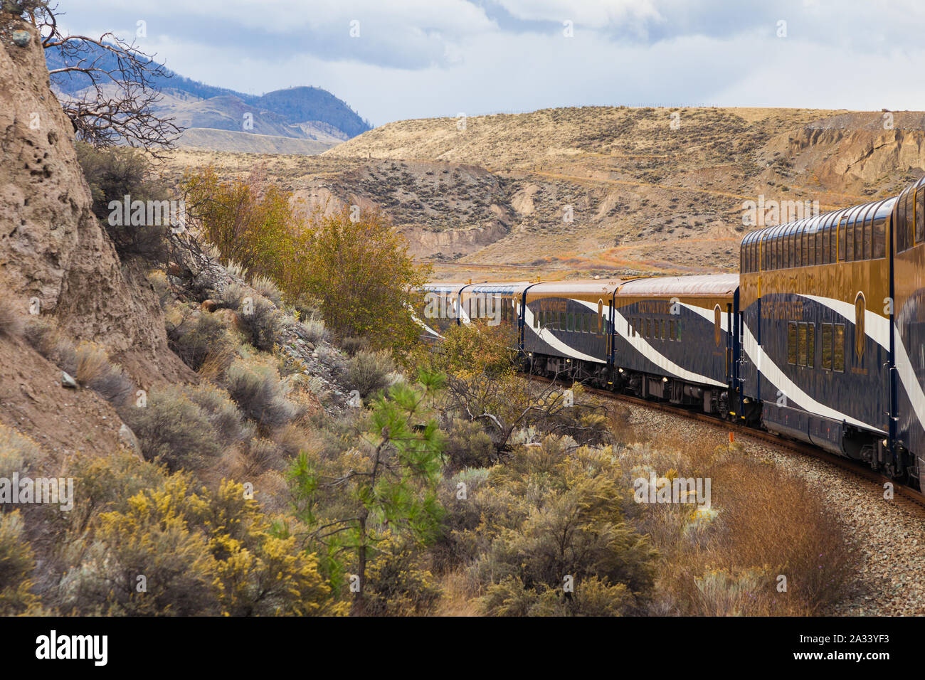 Il rocky mountaineer esegue una curva avvicinando Ashcroft in British Columbia Canada Foto Stock