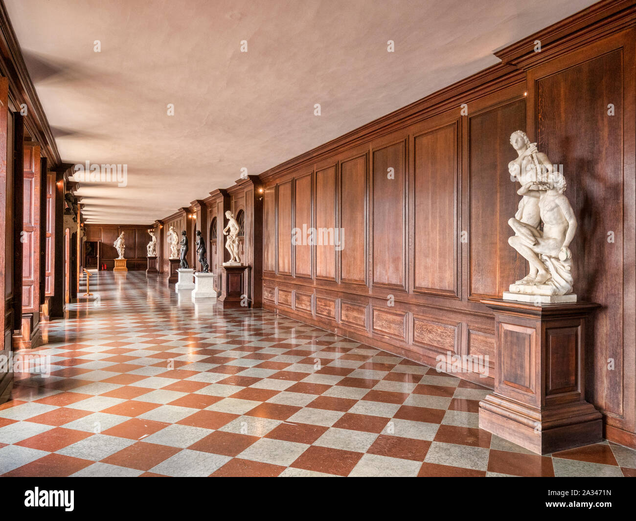 9 Giugno 2019: Richmond upon Thames, London, Regno Unito - l'Orangery a Hampton Court Palace, l'ex residenza reale nella zona ovest di Londra. Foto Stock