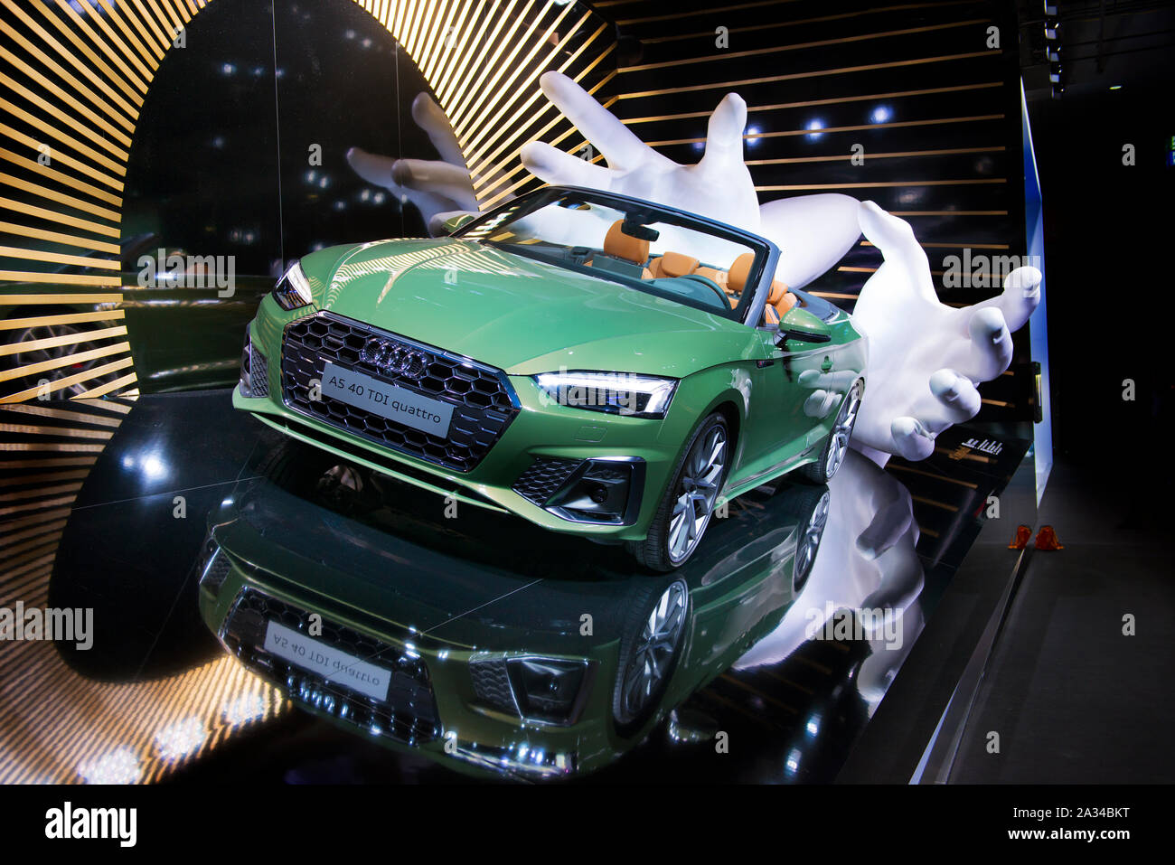 Francoforte, Germania - Sep 19, 2019: Nuova Audi A5 40 TDI quattro cabriolet auto esposte al salone di Francoforte IAA Motor Show 2019. - Immagine Foto Stock