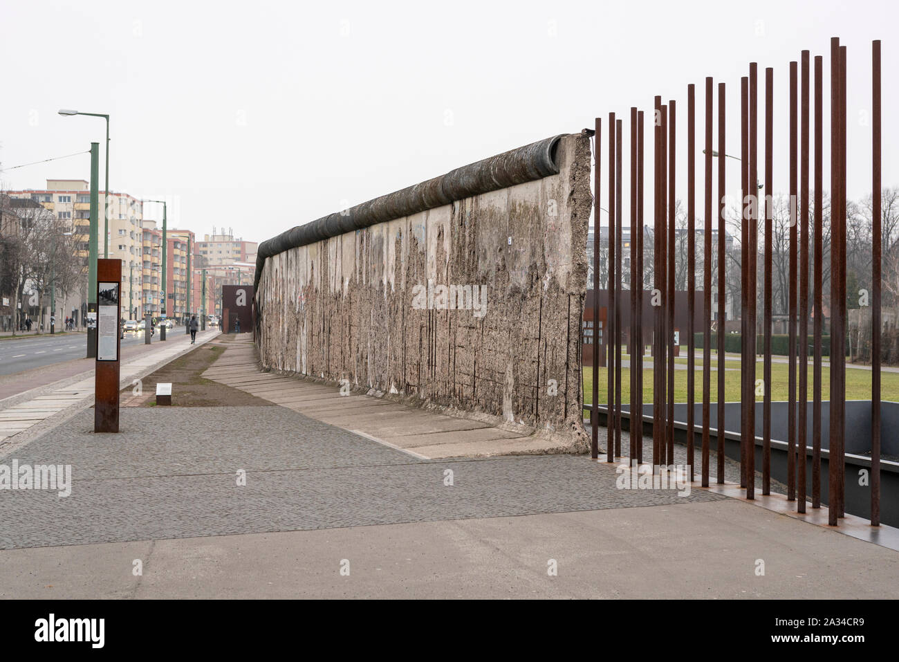 Memoriale del Muro di Berlino a Bernauer Strasse, Berlino, Germania (noto come Gedenkstätte Berliner Mauer in tedesco) Foto Stock
