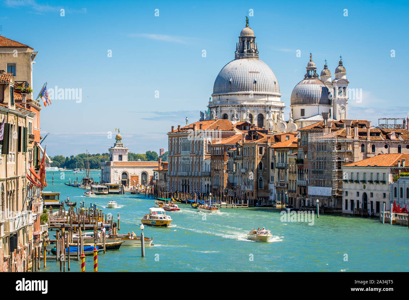 La Basilica di Santa Maria della Salute con Canal Grande Foto Stock