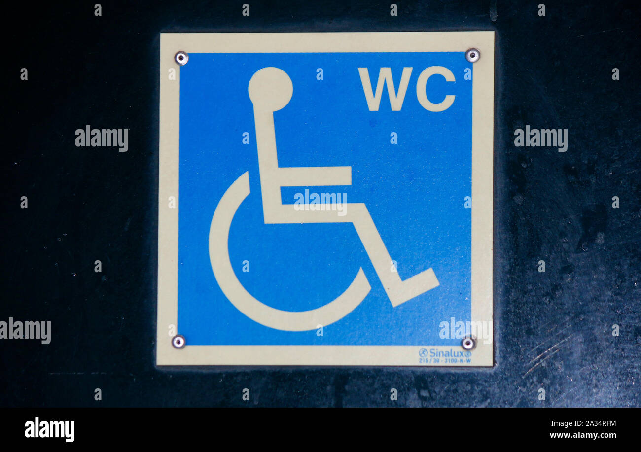 Simbolo fuer Behinderten WC, Lisbona, Portogallo. Foto Stock
