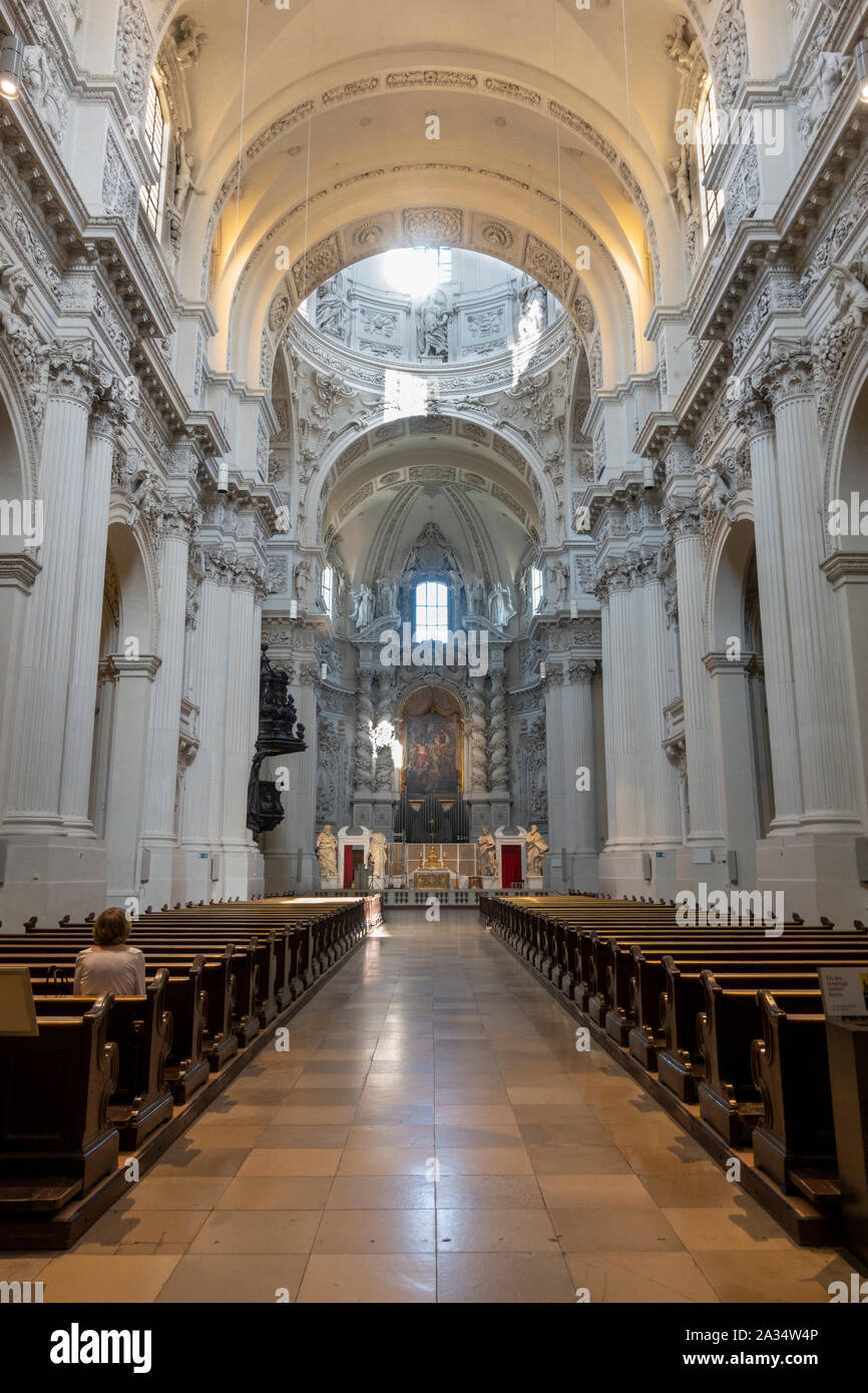 Peterskirche (la chiesa di San Pietro), una chiesa cattolica romana, Monaco di Baviera, Germania. Foto Stock