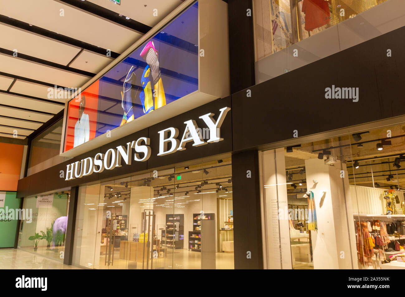 Utrecht, Paesi Bassi - 1 Okt, 2019: Hudsons Bay è un international retail store dal Canada con numerosi negozi nei Paesi Bassi. Questo è il entran Foto Stock