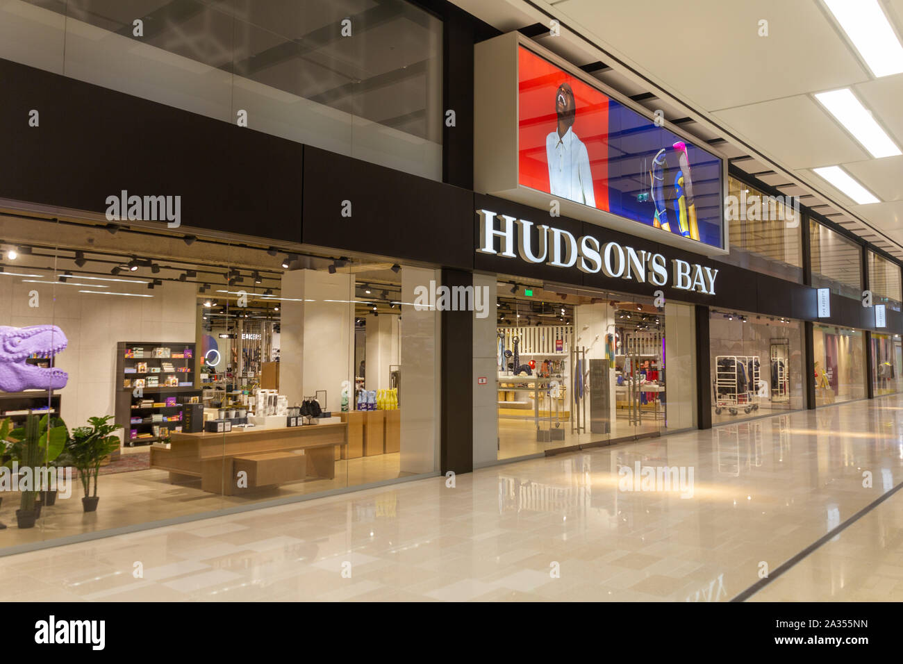 Utrecht, Paesi Bassi - 1 Okt, 2019: Hudsons Bay è un international retail store dal Canada con numerosi negozi nei Paesi Bassi. Questo è il entran Foto Stock