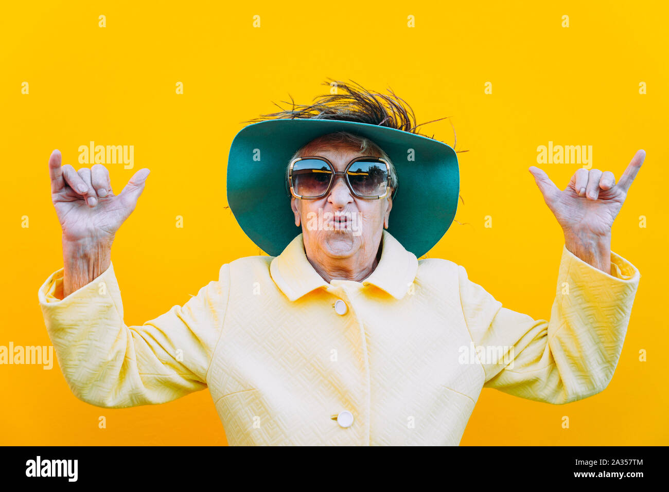 Nonna divertente immagini e fotografie stock ad alta risoluzione - Alamy