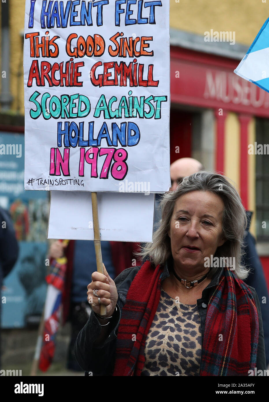 Indipendenza scozzese sostenitori marzo a Edimburgo durante un Tutti sotto uno striscione marzo. Foto di PA. Picture Data: Sabato 5 Ottobre, 2019. Foto di credito dovrebbe leggere: Andrew Milligan/PA FILO Foto Stock