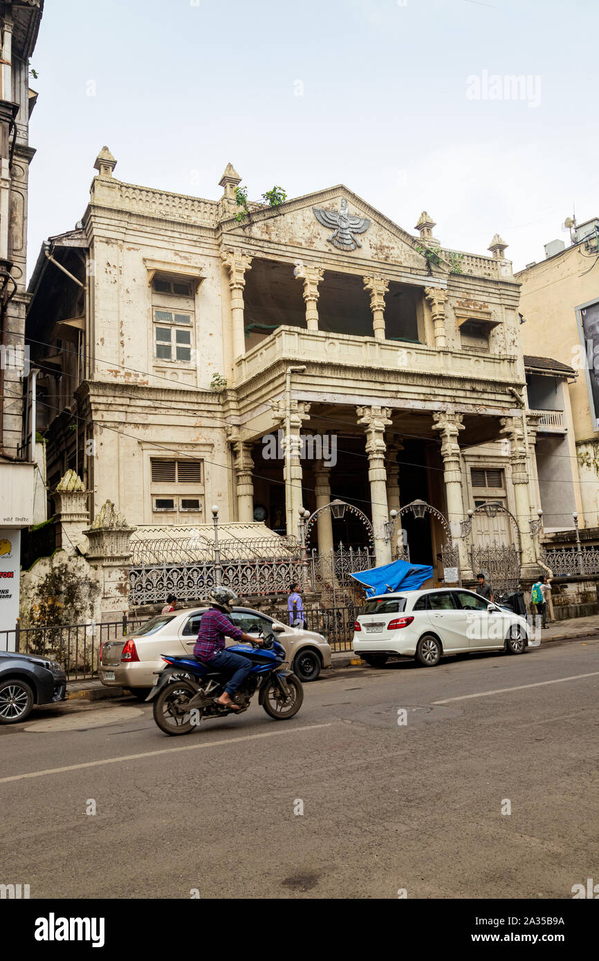 Mumbai ,Maharashtra India 12 agosto 2019 Anjuman Atash Behram1897annuncio Parsi zoroastriana Fire tempio-Jagannath Shankar Seth Rd, Marine Lines, Mumbai, Mah Foto Stock