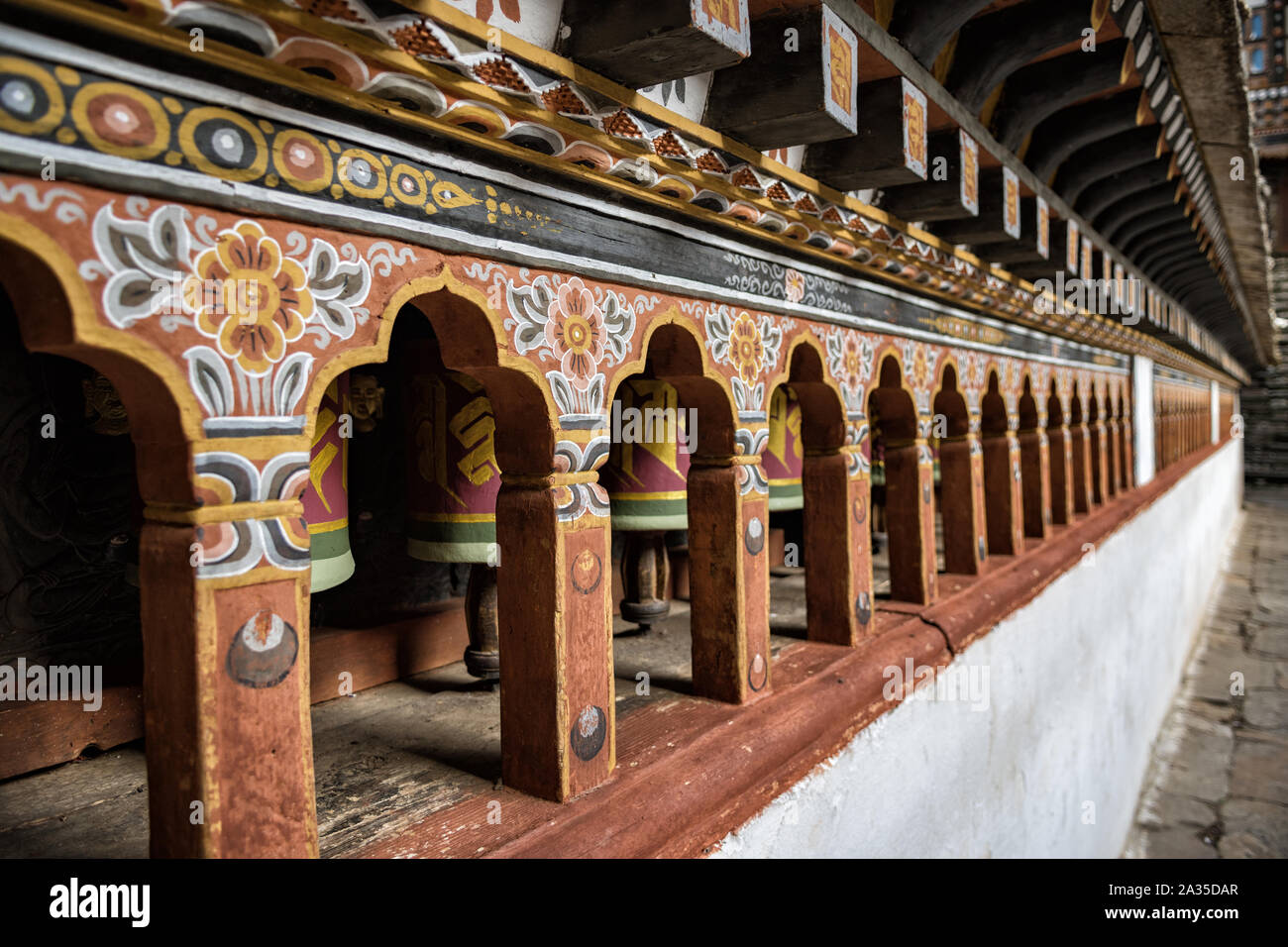 Ruote della preghiera in Paro dzong (Rinpung Dzong), Bhutan Foto Stock