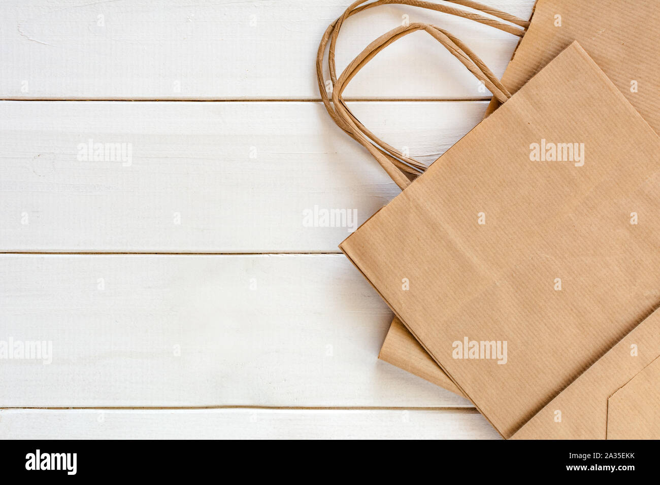 Eco-friendly carta borse per lo shopping. Nessun concetto di rifiuti Foto Stock