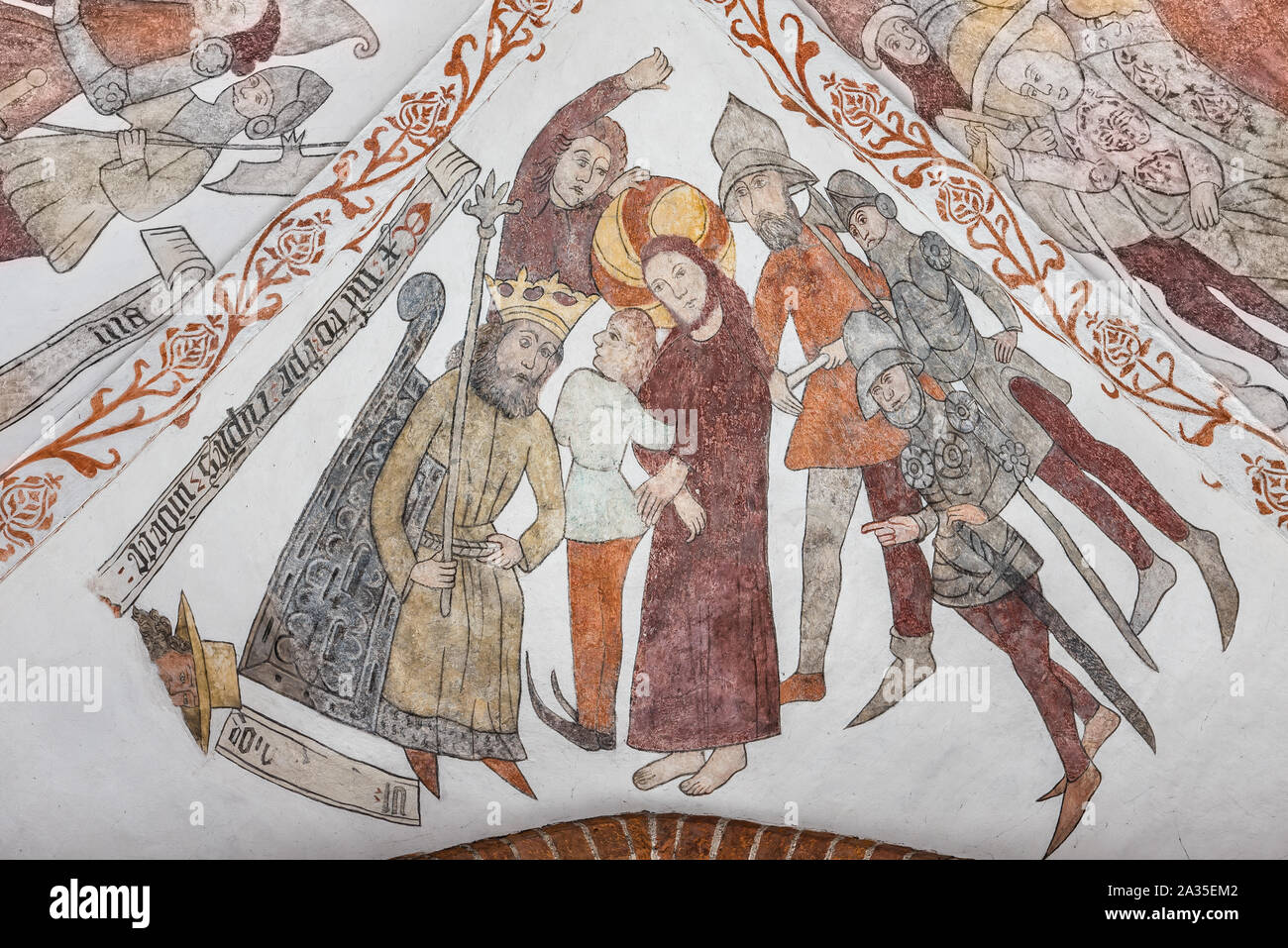 Gesù a Erode la Corte, un murale da circa l'anno 1500 nella chiesa di Santa Maria, Elsinore, Danimarca 14 Maggio 2019 Foto Stock