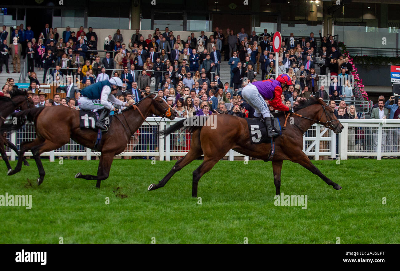 Ascot Berkshire, Regno Unito. 5 Ottobre, 2019.Autunno Racing Weekend & Ascot festa della birra, Ascot Racecourse, Jockey Silvestre De Sousa vince il bambino lutti REGNO UNITO British EBF picchetti (classe 1) a cavallo di Fede (IRE). Proprietario Robert Ng, Trainer Ralph Beckett, Kimpton giù, allevatore Robert Ng e Sponsor SIS. Credito: Maureen McLean/Alamy Live News Foto Stock