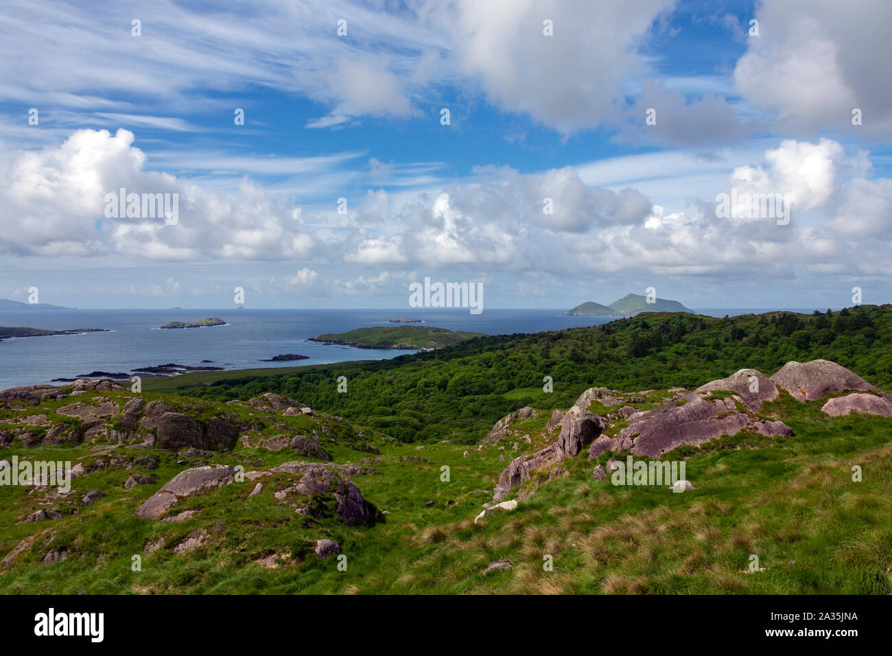 New Scenic 5 posti il paesaggio costiero sull'anello di Kerry, una parte della Wild Atlantic modo sulla costa occidentale della Repubblica di Irlanda. Foto Stock